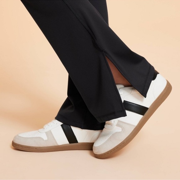 Blogilates Black Criss Cross High Rise Flare Leggings Pockets XS NEW - Picture 4 of 6